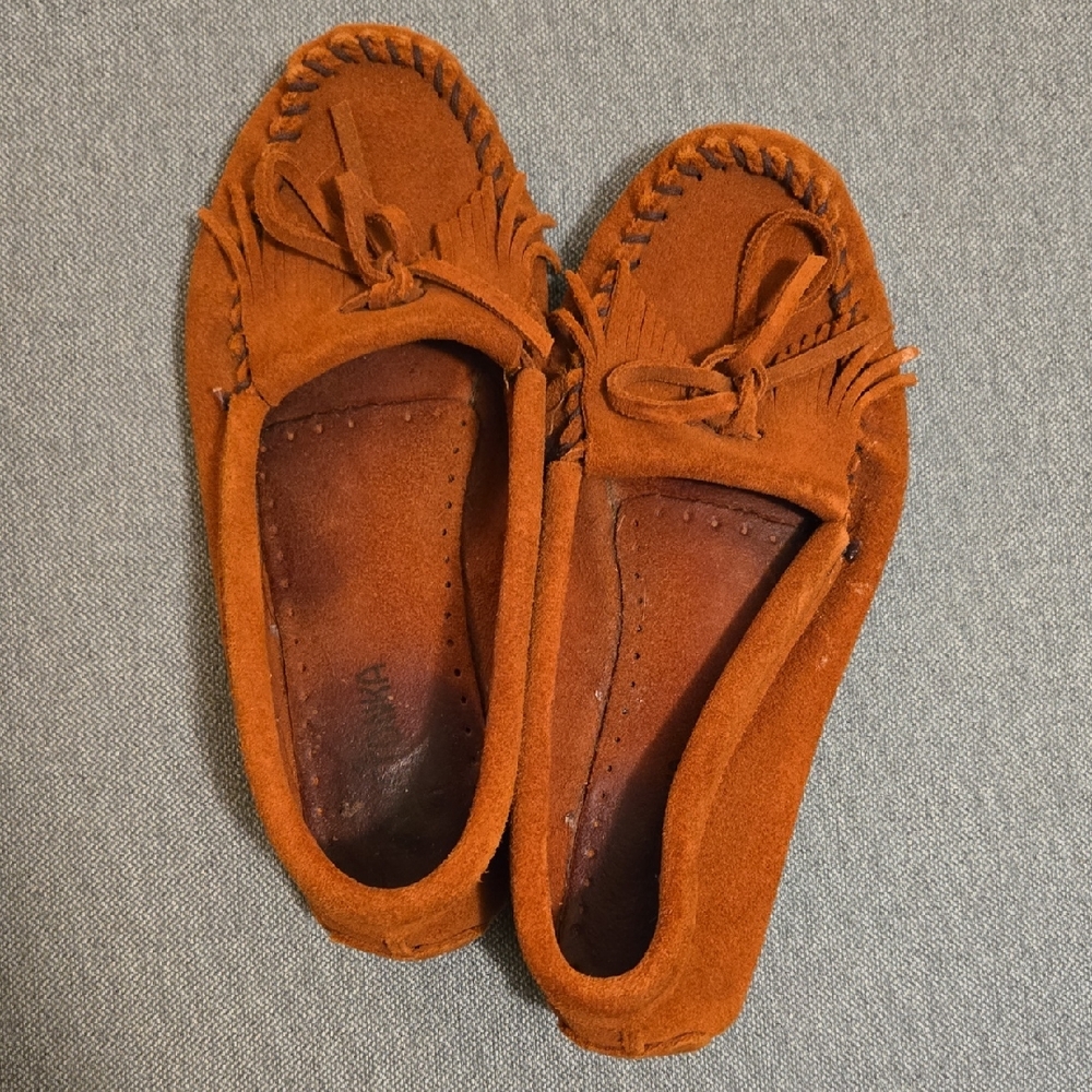 Minnetonka Kilty Hardsole Brown Suede Moccasins with Fringe